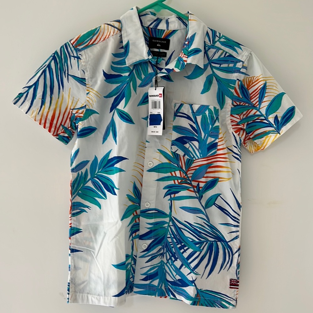 Boys medium BNWT QUICKSILVER dress button shirt